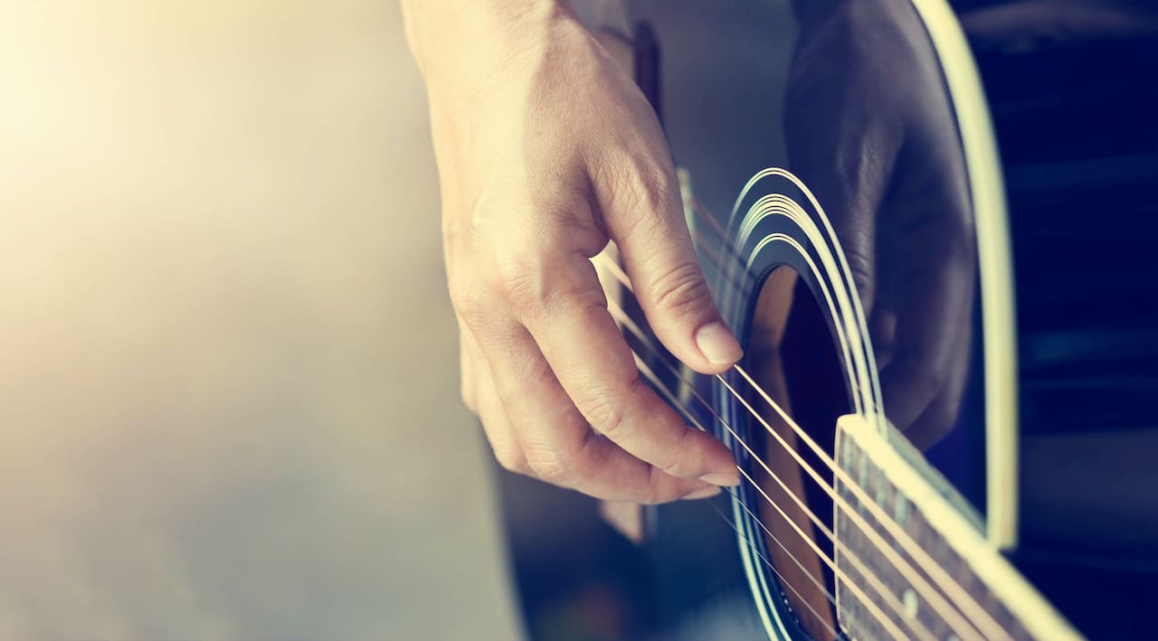指弾きでギターを弾く方法と練習フレーズ オンラインギターレッスンならthe Pocket